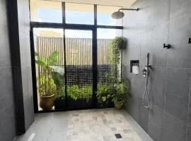 Luxury Condo, 2 Bedroom - 5 mins from UVF Airport