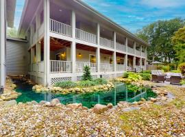 Serenity Woods Family Retreat, hotel sa Glen Lord