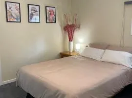 Self Contained Pet Friendly Guesthouse "The Perch"