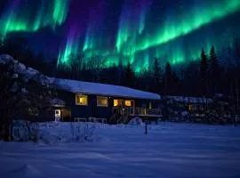 Whole House Aurora View with Hot tub, Sauna and AC