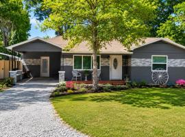Cozy Cottage - Sleeps 8 - Close to Silver Springs & WEC、オカラのホテル
