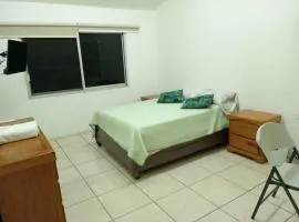 RECAMARA INDEPENDIENTE con CAMA MATRIMONIAL AIRE ACONDICIONADO Y BAÑO EXCLUSIVO