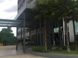 Chaisaeng Villa, hotel en Sing Buri