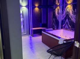 Regim Hotel Hanea jacuzzi in camera,piscina exterioara si sauna comuna: Sibiu şehrinde bir otel