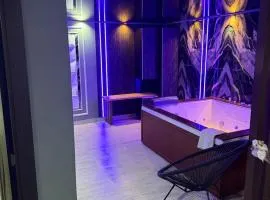 Regim Hotel Hanea jacuzzi in camera,piscina exterioara si sauna comuna