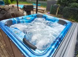 Greenhill Country Stay - Private Pool & Hot Spa Pool & Fireplace