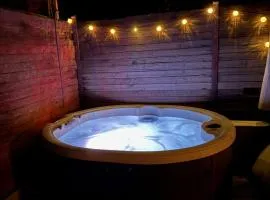 Luxury Duck Pond Glamping Hot Tub, Alpacas, Stars