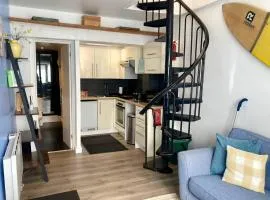 Surf Pad St Ives - Cosy Coastal Retreat 2 Min to Beach and Harbour
