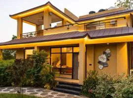 Alaya Stays Autum Villa Pet-friendly 4-BHK Villa with Private pool, Game Zone, Indoor Bar and Garden