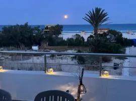 Villa pieds dans l eau entre mer, Lac et montagne 80 m