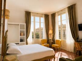 ISOLA - Smart Accomodation, hotel i Messina