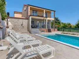 Holiday House Mara