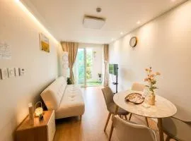 Jeonju Station 5 minutes Local eateries Lakeside walks Great value Warm Jeonju