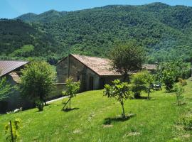 Moncaup Cagire avec vue montagne, Hotel in Moncaup
