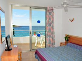 S'Arenal Apartments, hotel em Portinatx