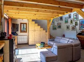 Maison d'Exception en Lisière de Forêt avec WIFI et Parking aux Angles - FR-1-295-215