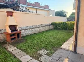 RESIDENZA AURORA - bright spacious House with Garden & outdoor Patio - Ardea - Tor San Lorenzo