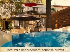 VillaJacuzzi privatif sans vis à vis en ville 12 mn des plages