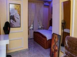 Viesnīca Tomfrank Hotel pilsētā Ado