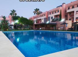 Elegante apartamento con piscina A un paso de Sevilla San Miguel, khách sạn ở Camas