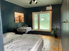 Nesset Fjordcamping, hotel i Olden