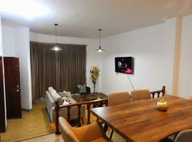 Amplio y acogedor departamento, ξενοδοχείο σε Loja