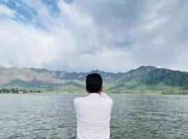 houseboat star ruby snow view, Hotel in Srinagar
