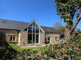 Malt Barn Holiday Home with 7 Bedrooms Hot…