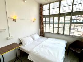 Om Rest House, מלון בורנאסי