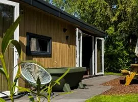 Boshuis Leo l Buitenbad, airco, panterprint en uitzicht op de speeltuin