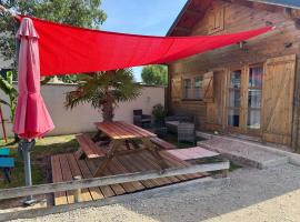" domaine des chevrettes chalet cosy au cœur des châteaux ", Hotel in Cour-Cheverny