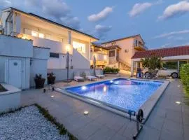 Villa M