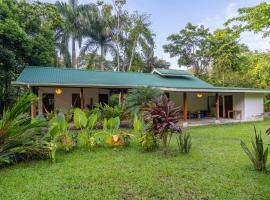 Osos Caribeños - with Garden - 400m from the Beach, hotel din Punta Uva