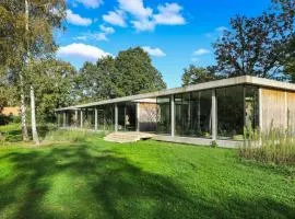 3 Bedroom Modern Glass House, Nature Scape