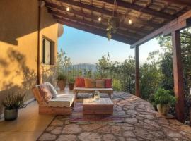 קצה ההר, hotel v destinácii Amirim
