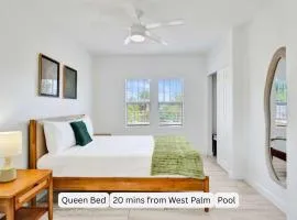 Modern 1BR Retreat w Pool & Bar at Lake Worth