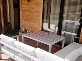 Chalet romantique - Jacuzzi privatif - King size, hótel í Montignac-Charente