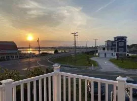 Bayview Vibes, Walk to Dining, 4BR, 1 Mi to Beach