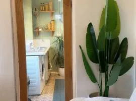 Italian-Inspired 2BR Home -Near Station & Town