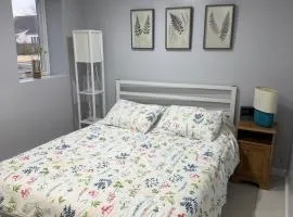 2BR Private Basement Near MetLife - Sleeps 5 - NYC Bus