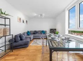 Modern 2 Bed Flat 5 mins Ealing Broadway Station