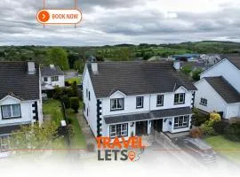 4 Bedroom House by Travel Lets Holiday Homes Convoy with Garden