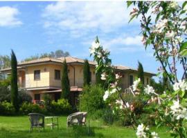 Agriturismo Parco delle Querce, hótel með jacuzzi-potti í Valentano