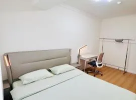 Cozy Central Apartment