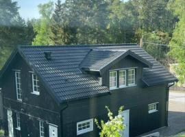 Nybyggt modernt gästhus nära naturen, hotel di Norrköping