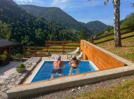 Chalet rénové - 5 pers - Grande terrasse - bain nordique à jets - Piscine, hotel a Boutx