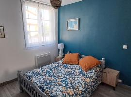 Maison pour 2 à 4 personnes avec jardin proche de la plage et des commerces ROYAN, מלון ברויאן