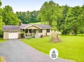 Country Lane Cottage- privacy & quiet neighborhood