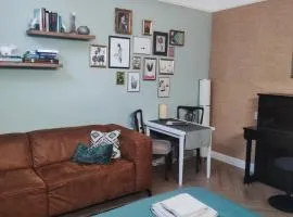 Sfeervolle kamer in historisch Dordrecht vlakbij centraal station