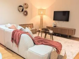 Elegant Metro Apartment Free Parking
